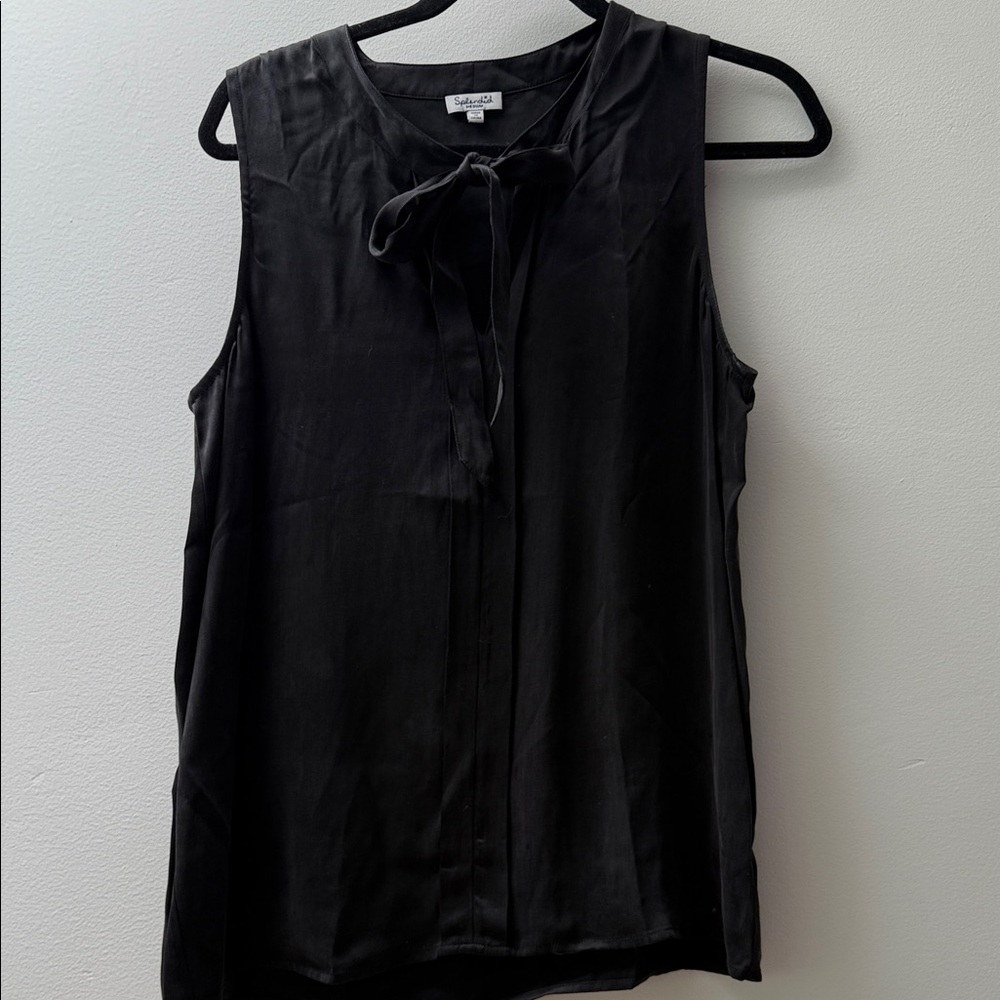 Spendid Elegant Black Sleeveless Top with Tie